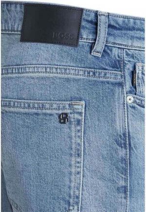  437
