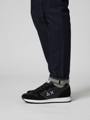  11 BLACK